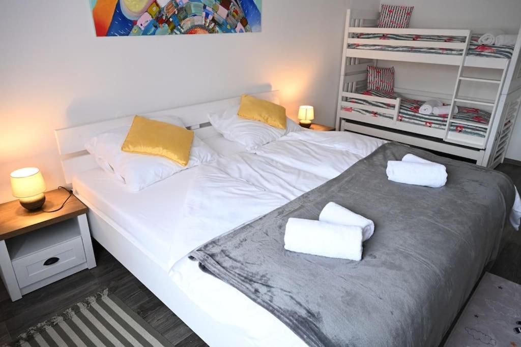 Rodinny Apartman U Broumovskeho Namesti Экстерьер фото